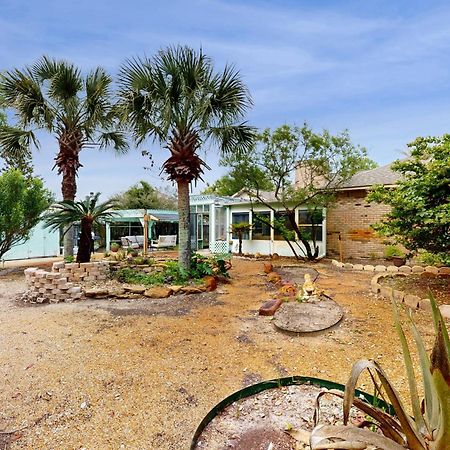 Pleasant Palms Villa Navarre Bagian luar foto